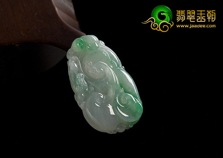 糯冰种翠色缅甸翡翠A货如意挂件