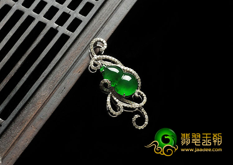 冰种帝王绿满绿缅甸翡翠A货镶白金葫芦胸坠（真钻）