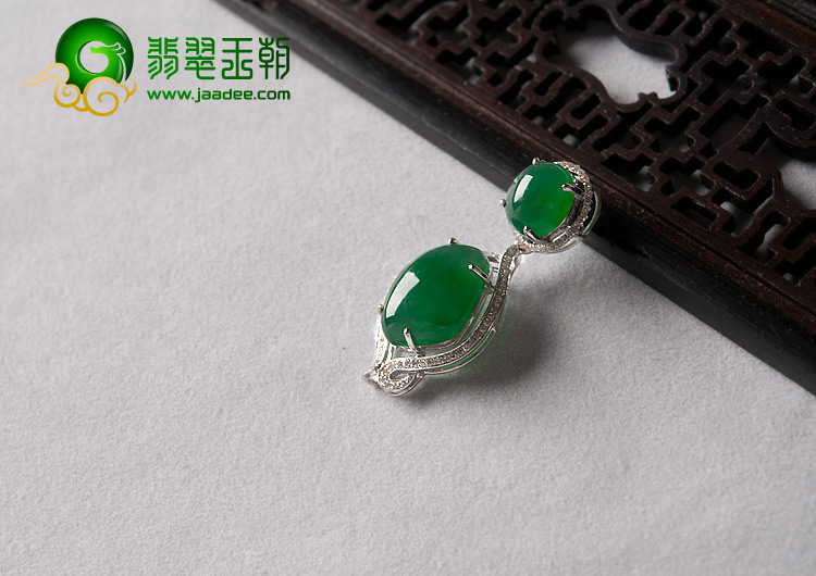 冰种菠菜绿满绿缅甸翡翠A货镶白金胸坠（真钻）