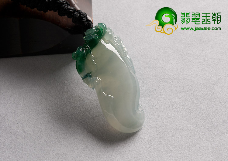 冰种浓绿缅甸翡翠A货萝卜挂件