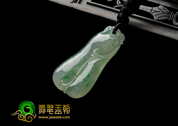 冰种飘翠缅甸翡翠A货福瓜挂件