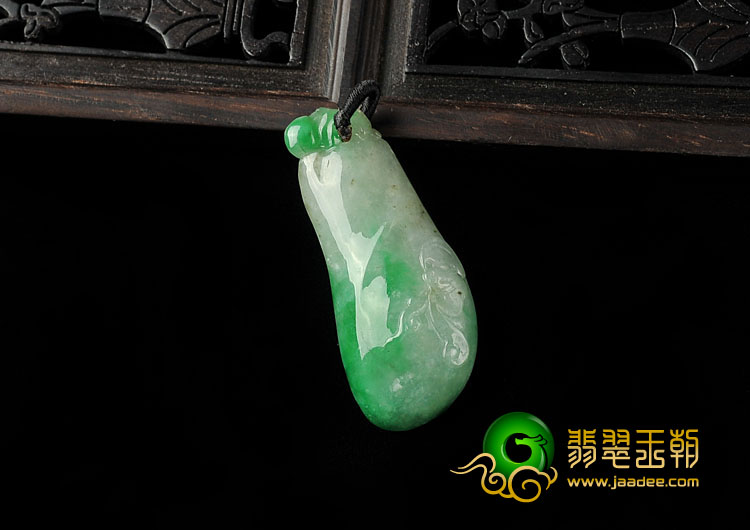(超值推荐)糯冰种翠色缅甸翡翠A货福瓜挂件
