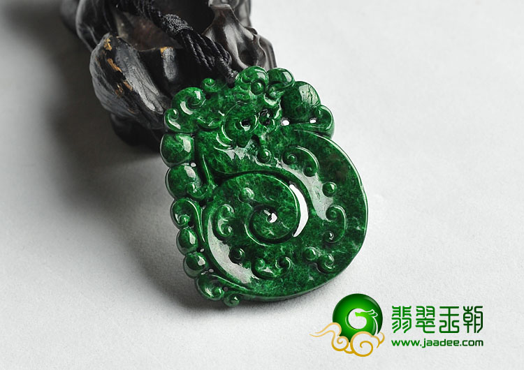 (超值推荐)细糯种癣加绿缅甸翡翠A货龙戏珠挂件