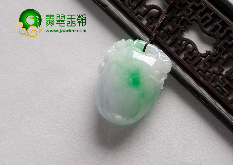 糯冰种飘翠缅甸翡翠A货寿桃挂件