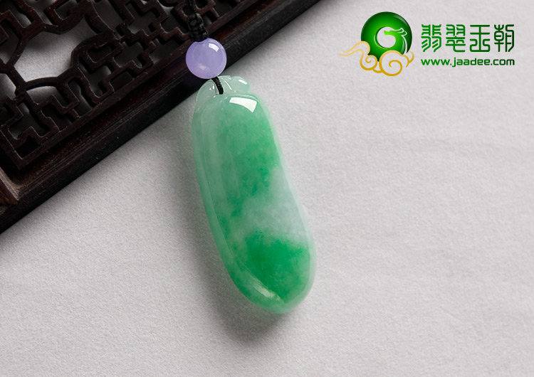 糯冰种翠色缅甸翡翠A货福瓜挂件