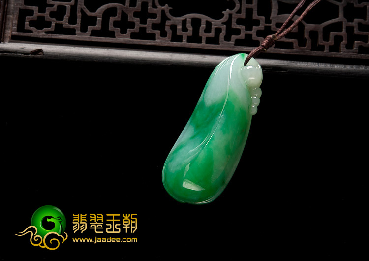 糯冰种翠色缅甸翡翠A货福瓜挂件