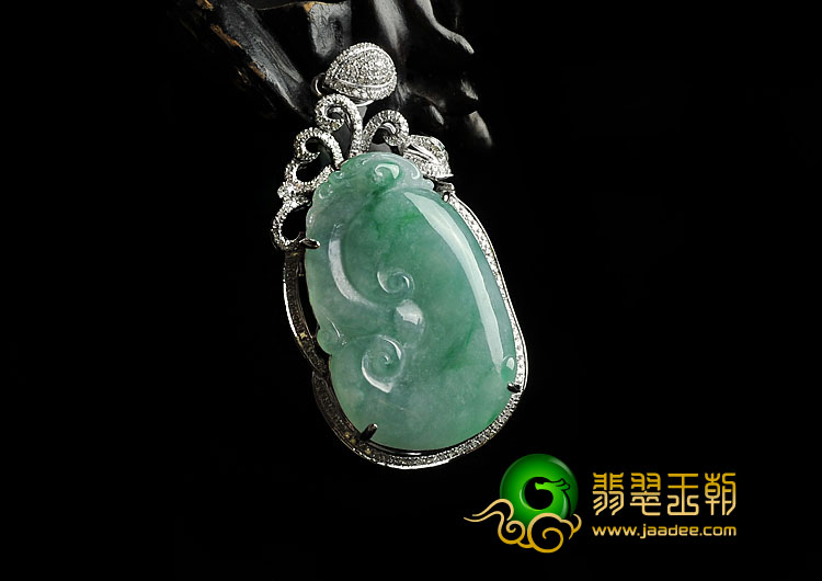 (超值推荐)糯冰种飘翠缅甸翡翠A货镶白金如意胸坠
