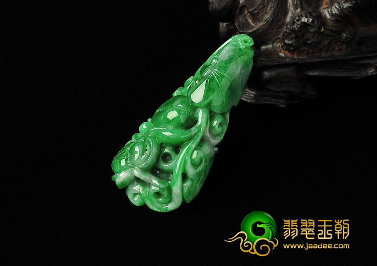 糯冰种翠色缅甸翡翠A货如意挂件