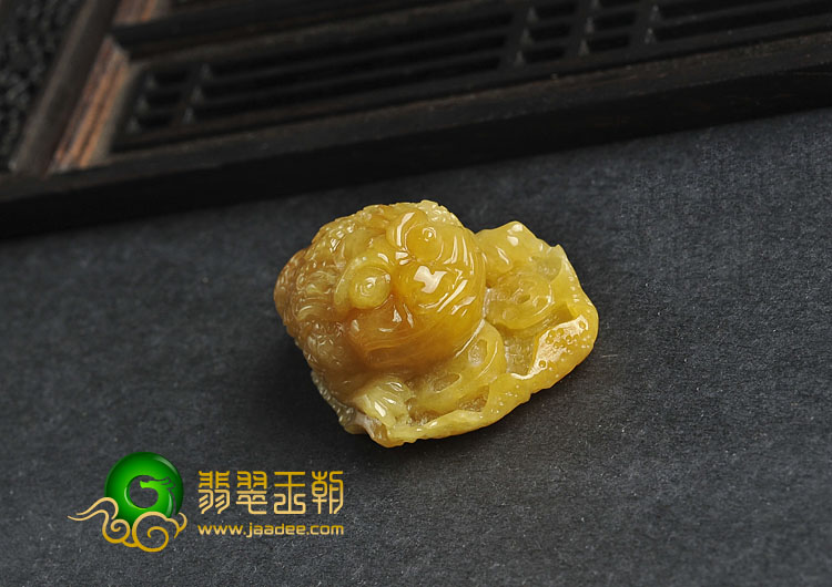 糯冰种黄翡缅甸翡翠A货金蟾挂件