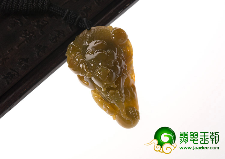 (超值推荐)糯冰种褐黄翡缅甸翡翠A货兽头挂件