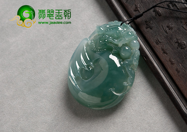 冰种晴水缅甸翡翠A货龙戏珠挂件