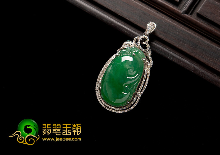 冰种阳绿缅甸翡翠A货镶白金如意胸坠（真钻）
