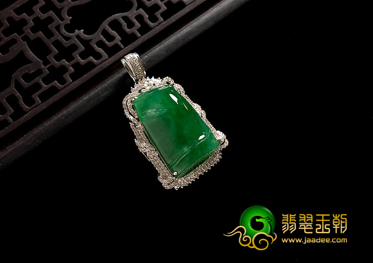 冰种阳绿缅甸翡翠A货镶白金节节高胸坠（真钻）