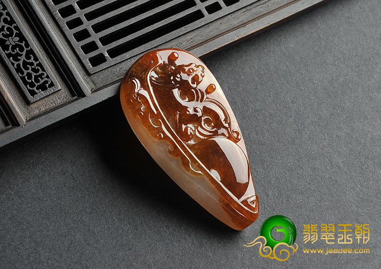 糯冰种褐红翡缅甸翡翠A货仿古龙挂件