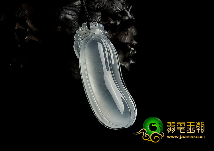 冰玻种淡晴水缅甸翡翠A货福瓜挂件
