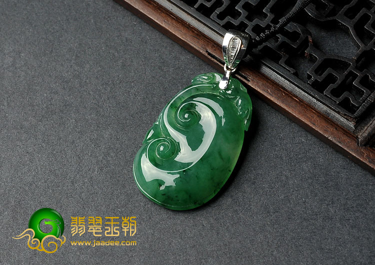 冰种飘绿花缅甸翡翠A货如意寿挂件