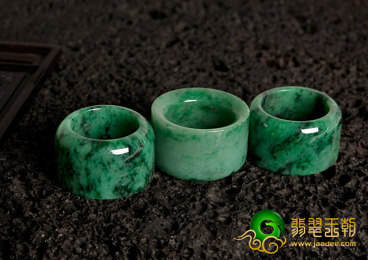 糯冰种癣加绿缅甸翡翠A货扳指（单价）
