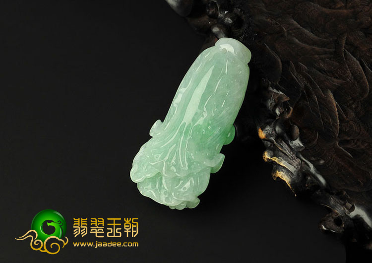 糯冰种翠色缅甸翡翠A货白菜挂件