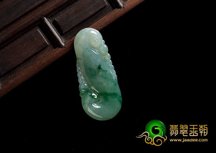 糯冰种飘花缅甸翡翠A货随形如意挂件