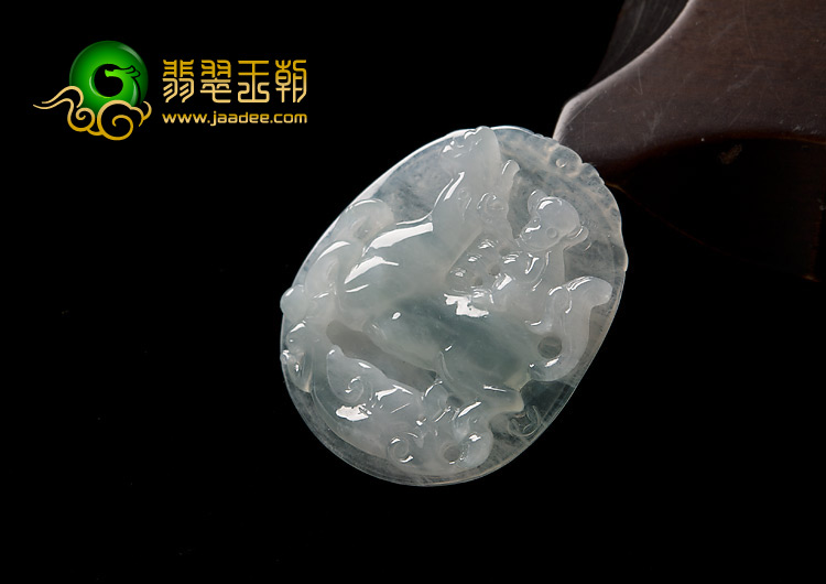 冰种淡晴水缅甸翡翠A货马牌挂件