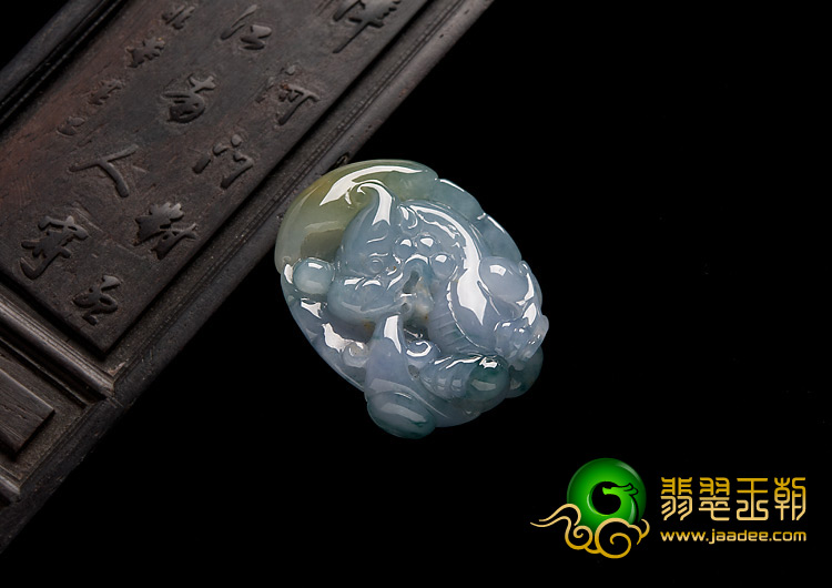 (超值推荐)冰种三彩缅甸翡翠A货龙头如意挂件