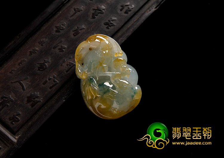 冰种黄翡飘花缅甸翡翠A货喜上眉梢挂件