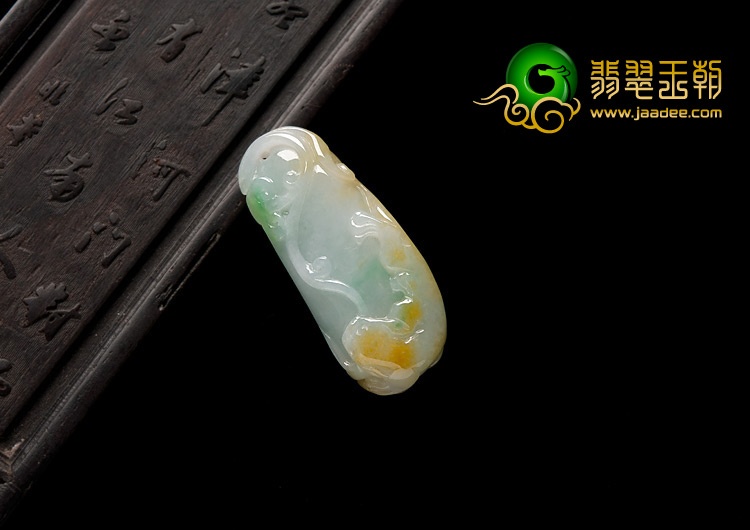 糯冰种三彩缅甸翡翠A货螭龙挂件