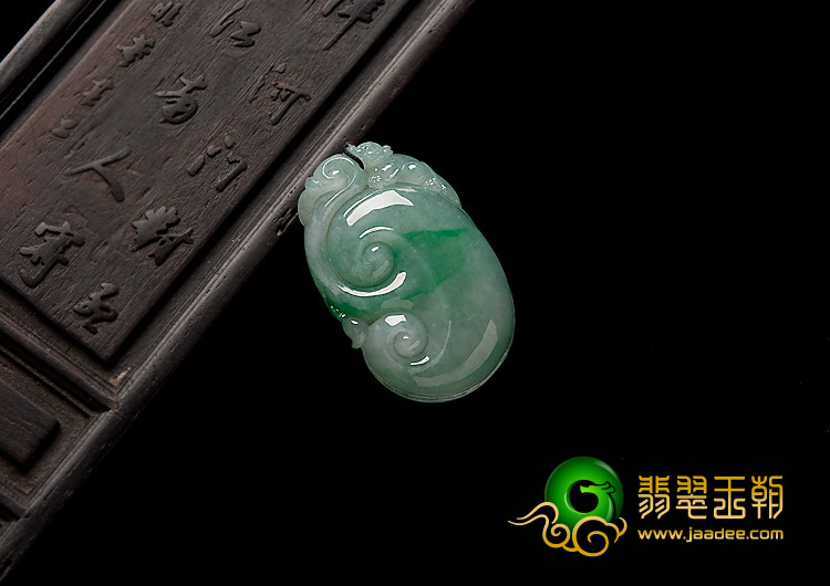 糯冰种翠色缅甸翡翠A货如意寿挂件