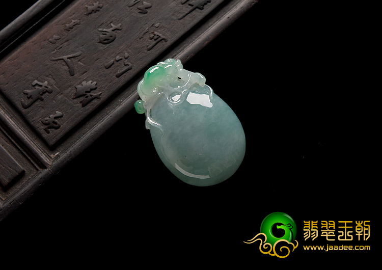 糯冰种飘翠缅甸翡翠A货灵猴献寿挂件