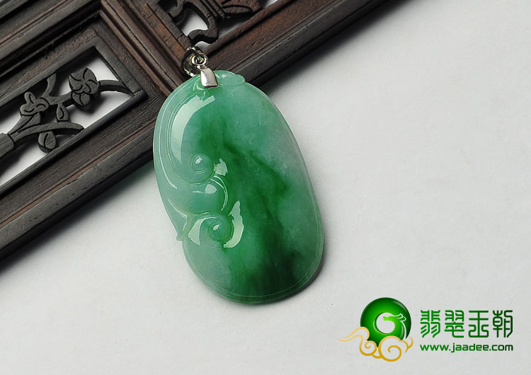 糯冰种翠色缅甸翡翠A货镶白金扣如意寿挂件