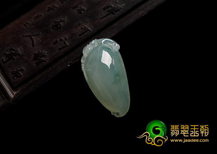 冰种晴水略飘花缅甸翡翠A货福瓜挂件