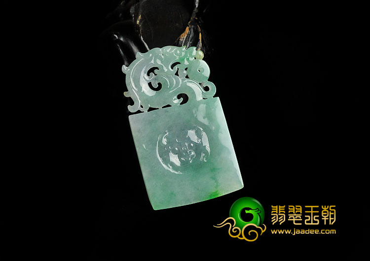 糯冰种翠色缅甸翡翠A货仿古龙挂件