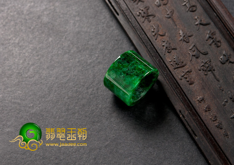 糯冰种癣加绿缅甸翡翠A货路路通挂件