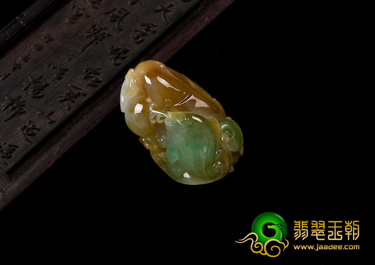 糯冰种黄加绿缅甸翡翠A货年年有余挂件