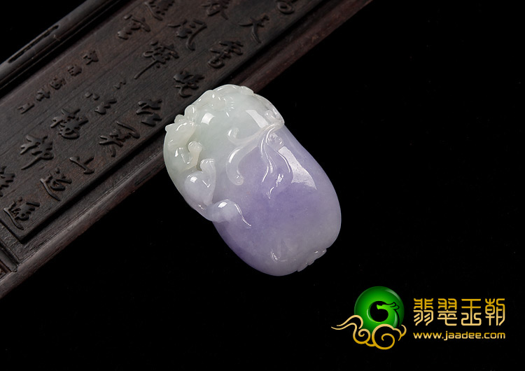 糯冰种春带彩缅甸翡翠A货福瓜挂件