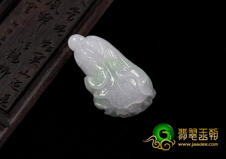 糯冰种春带彩缅甸翡翠A货白菜挂件