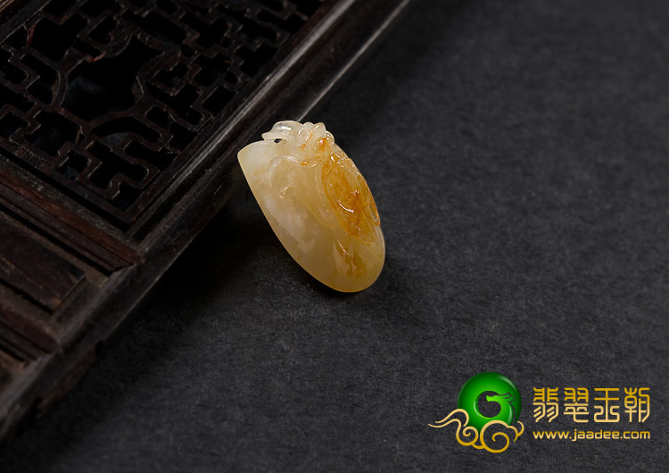 (超值推荐)糯冰种黄翡缅甸翡翠A货龙头戒面