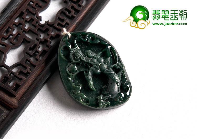 (超值推荐)糯冰种墨翠缅甸翡翠A货龙凤呈祥挂件