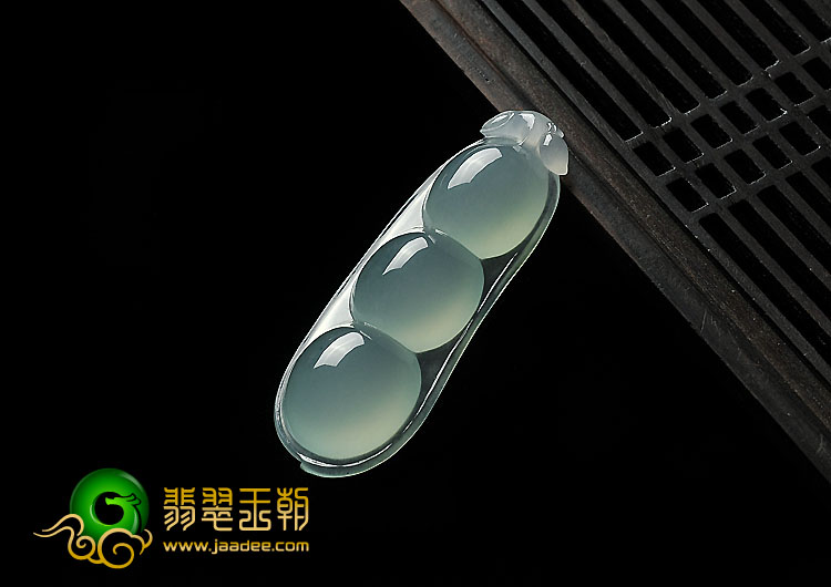 冰种晴水缅甸翡翠A货连中三元挂件