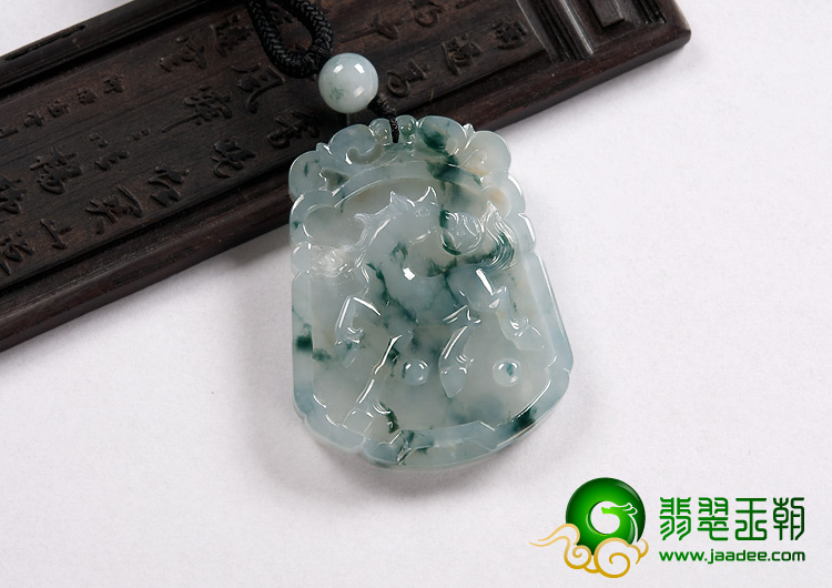 冰种飘花缅甸翡翠A货马到成功挂件