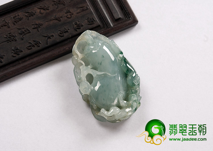 冰种飘花缅甸翡翠A货貔貅福瓜挂件