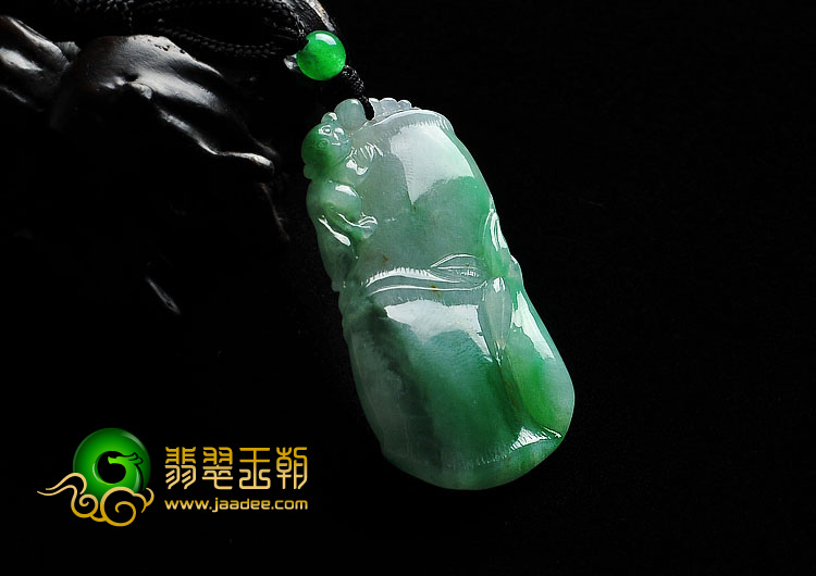 糯冰种翠色缅甸翡翠A货节节高挂件