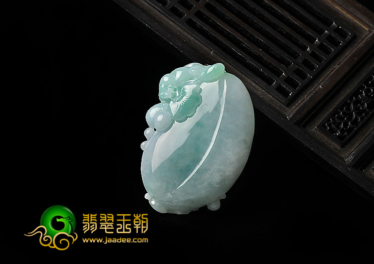 糯冰种飘翠缅甸翡翠A货貔貅福瓜挂件