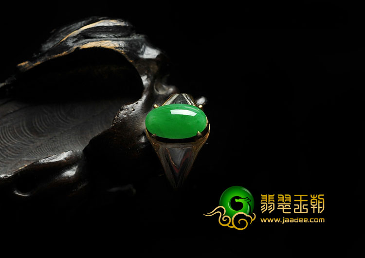 糯冰种阳绿缅甸翡翠A货戒面