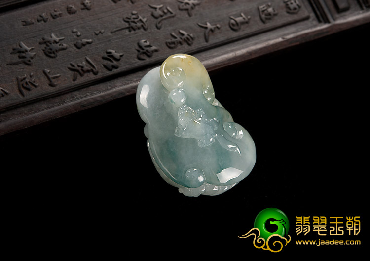 冰种飘花略带黄翡缅甸翡翠A货龙行如意挂件