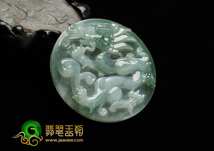 冰种晴水缅甸翡翠A货龙牌挂件