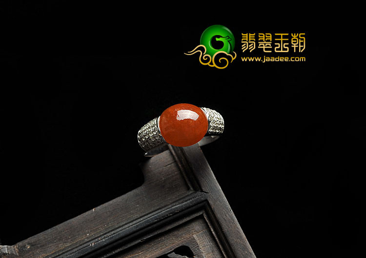 糯冰种红翡缅甸翡翠A货镶白金戒指（真钻）