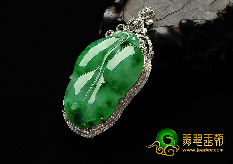 糯冰种翠色缅甸翡翠A货镶白金叶子胸坠（真钻）