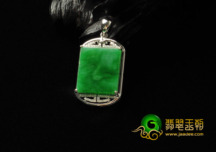 冰种阳绿缅甸翡翠A货镶白金胸坠（真钻）