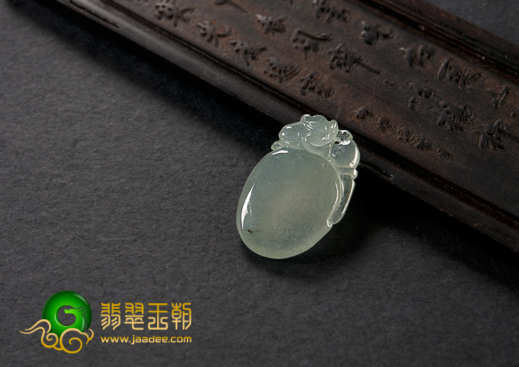 冰种晴水缅甸翡翠A货福瓜挂件